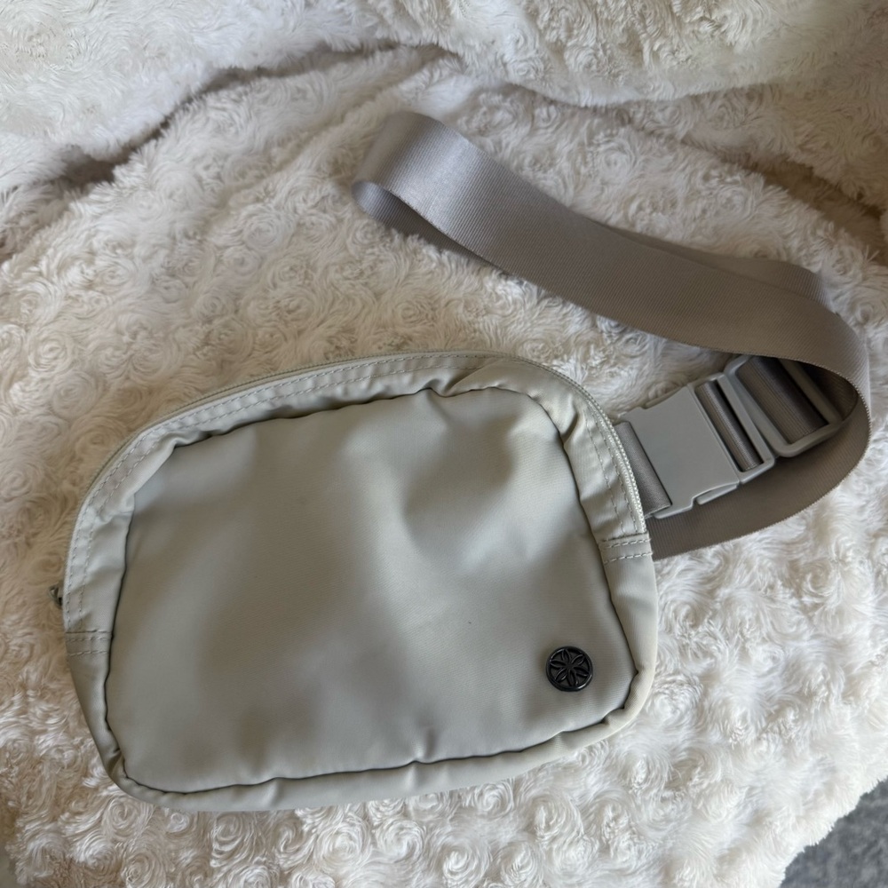 Gaiam Sidekick Waist Pack Belt Bag Gray Lightweight Adjustable Belt